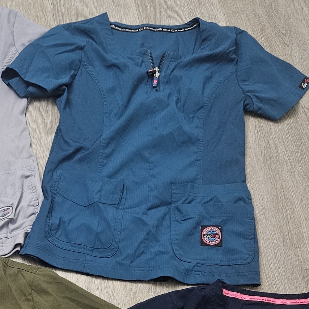 Koi lite scrub top